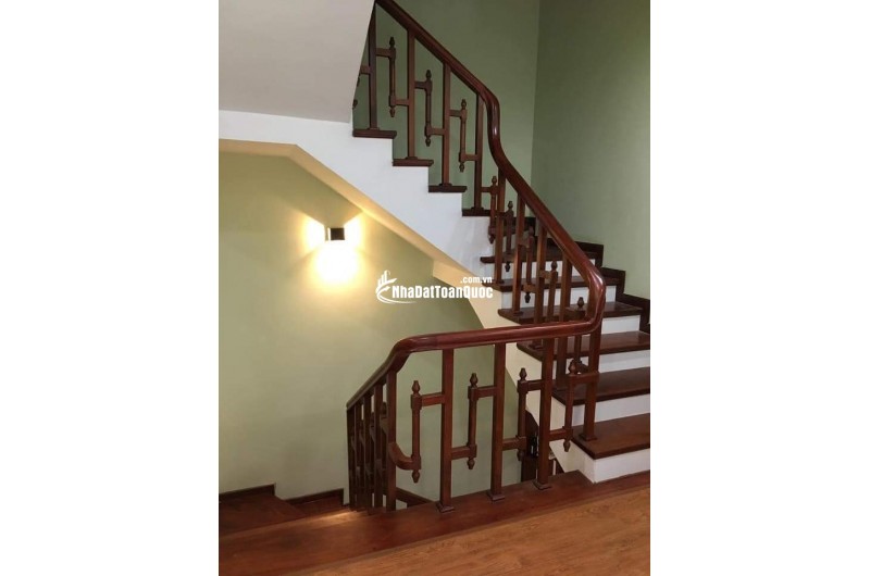 Cho thuê nhà mới, căn góc, Tôn Đức Thắng, thang máy; vỉa hè 104m2* 5T- 31 Tr